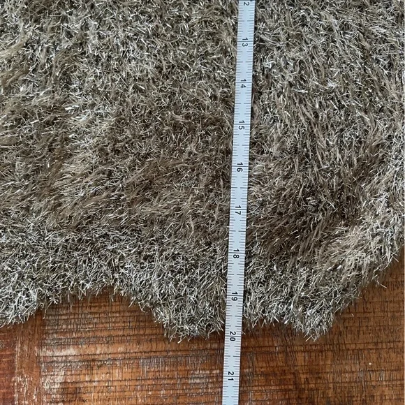 Citylux Collection Sparkly Gold Tinsel Pullover Sweater - Picture 13 of 16